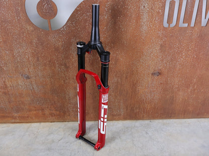 Federgabel von Rock Shox, ROCKSHOX SID SL ULTIMATE FLIGHT ATTENDANT 29" – 110 MM – 44 MM OFFSET – BOOST / ELECTRIC RED vor USEDBIKES - OB.DE Hintergrund