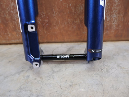 Federgabel von Rock Shox, ROCKSHOX SID SL ULTIMATE FLIGHT ATTENDANT 29" – 110 MM – 44 MM OFFSET – BOOST / SID BLUE CRUSH vor USEDBIKES - OB.DE Hintergrund