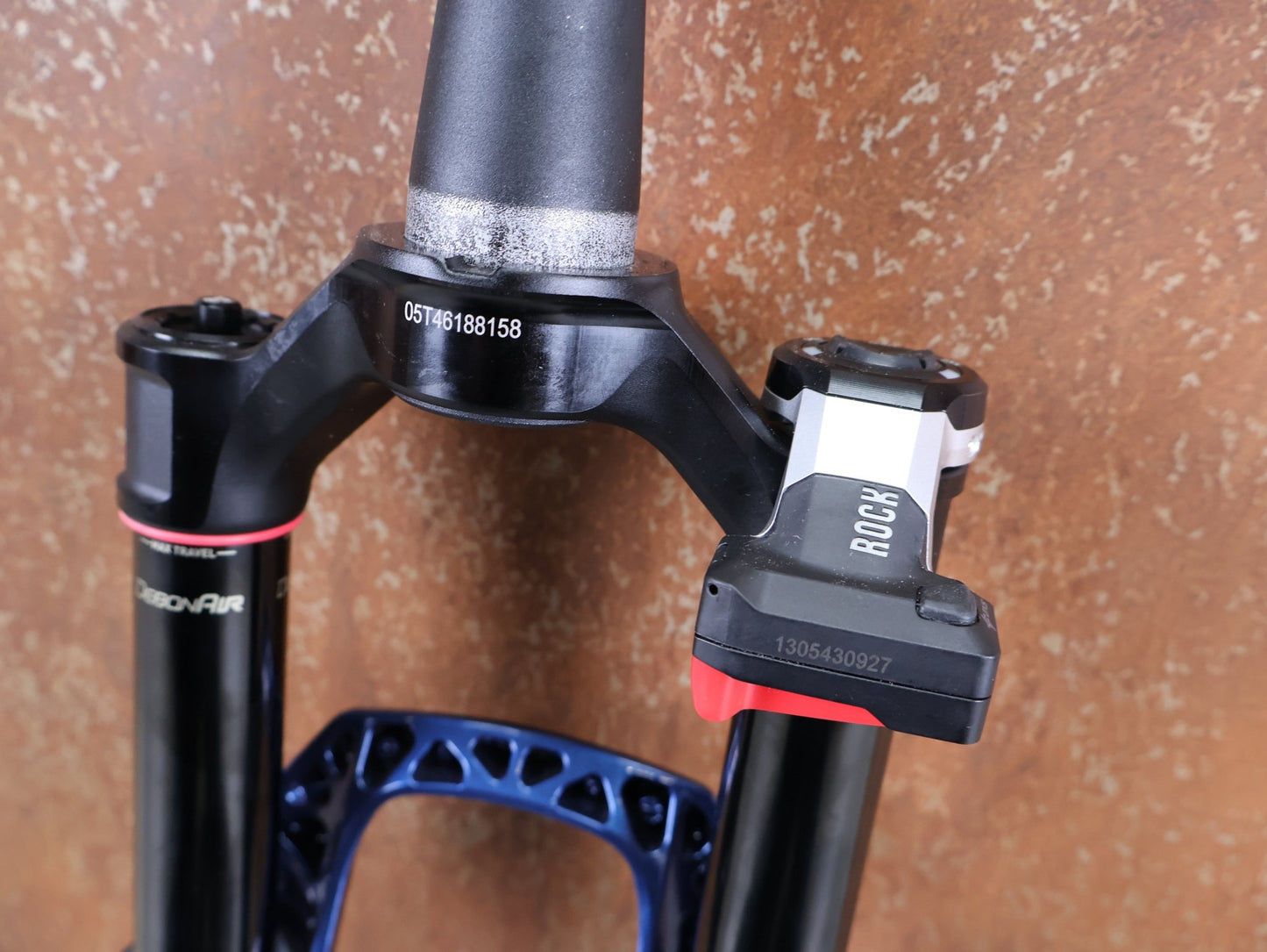 Federgabel von Rock Shox, ROCKSHOX SID SL ULTIMATE FLIGHT ATTENDANT 29" – 110 MM – 44 MM OFFSET – BOOST / SID BLUE CRUSH vor USEDBIKES - OB.DE Hintergrund