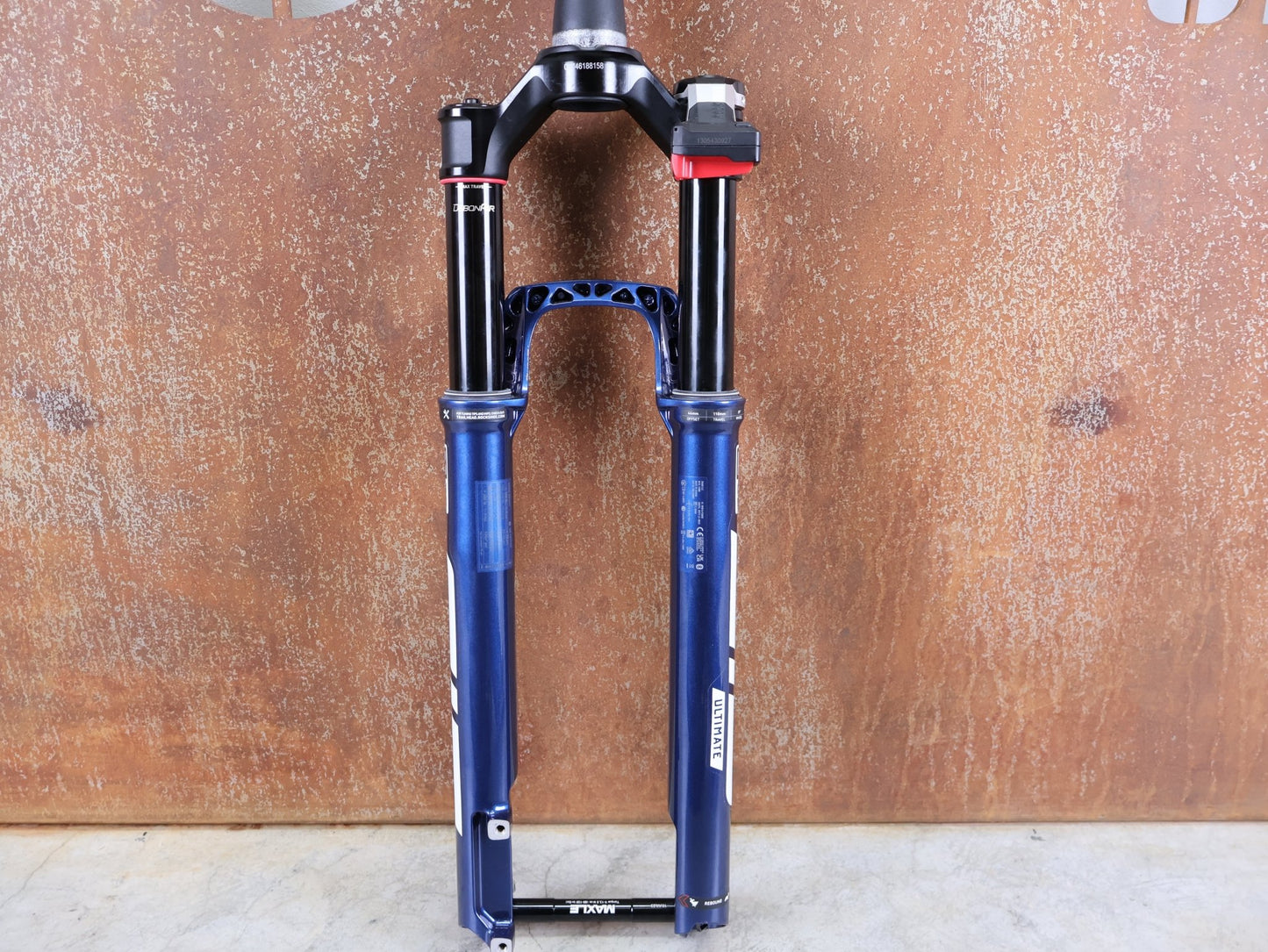 Federgabel von Rock Shox, ROCKSHOX SID SL ULTIMATE FLIGHT ATTENDANT 29" – 110 MM – 44 MM OFFSET – BOOST / SID BLUE CRUSH vor USEDBIKES - OB.DE Hintergrund