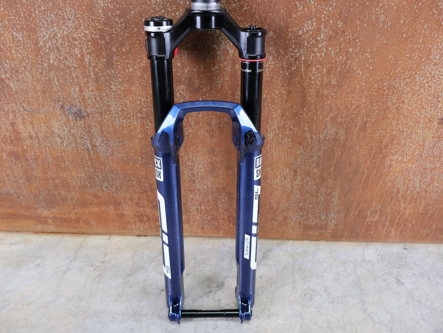 Federgabel von Rock Shox, ROCKSHOX SID SL ULTIMATE FLIGHT ATTENDANT 29" – 110 MM – 44 MM OFFSET – BOOST / SID BLUE CRUSH vor USEDBIKES - OB.DE Hintergrund