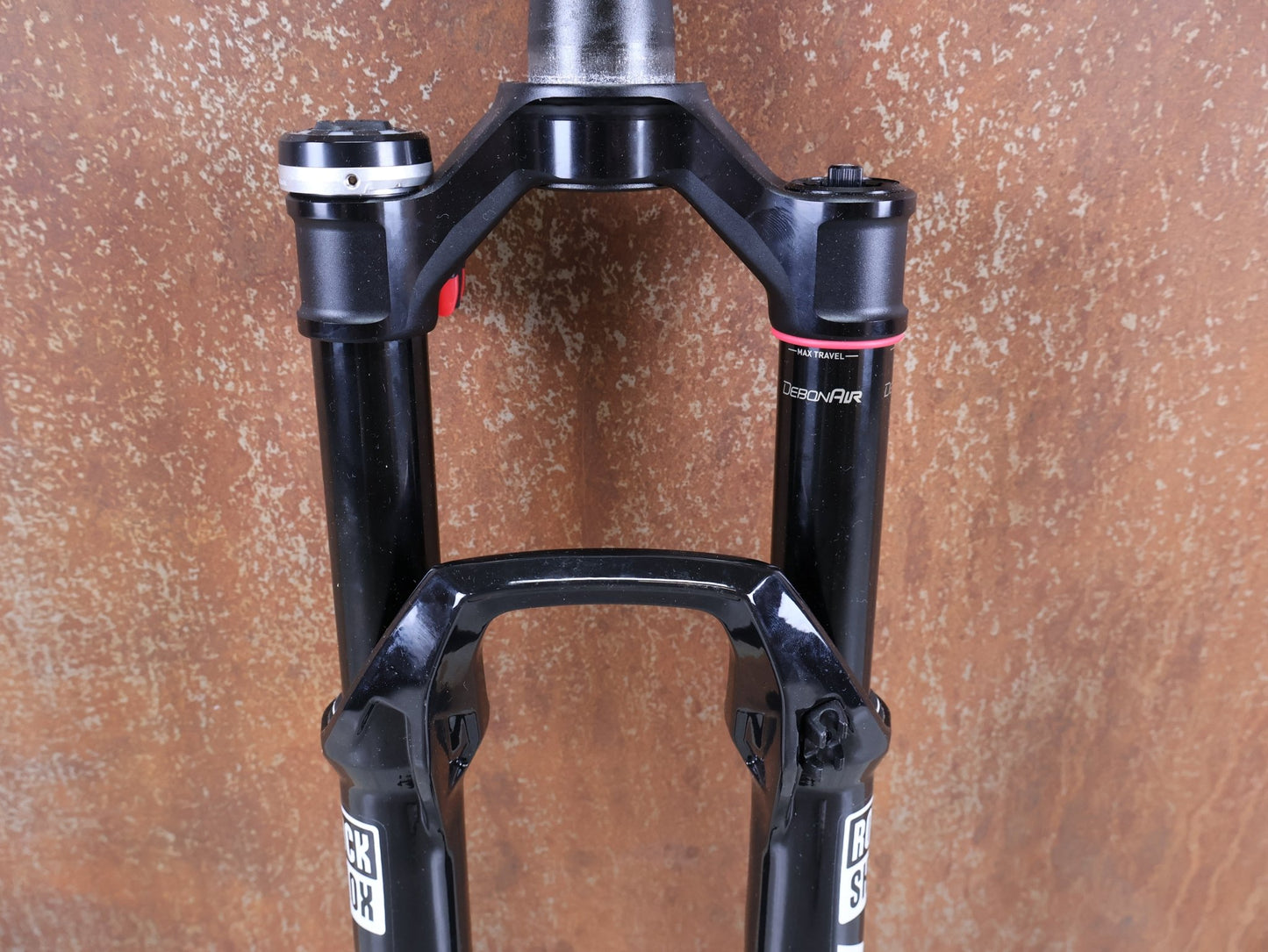 Federgabel von Rock Shox, ROCKSHOX SID SL ULTIMATE FLIGHT ATTENDANT 29" – 110 MM – 44 MM OFFSET – BOOST / SID GLOSS BLACK vor USEDBIKES - OB.DE Hintergrund