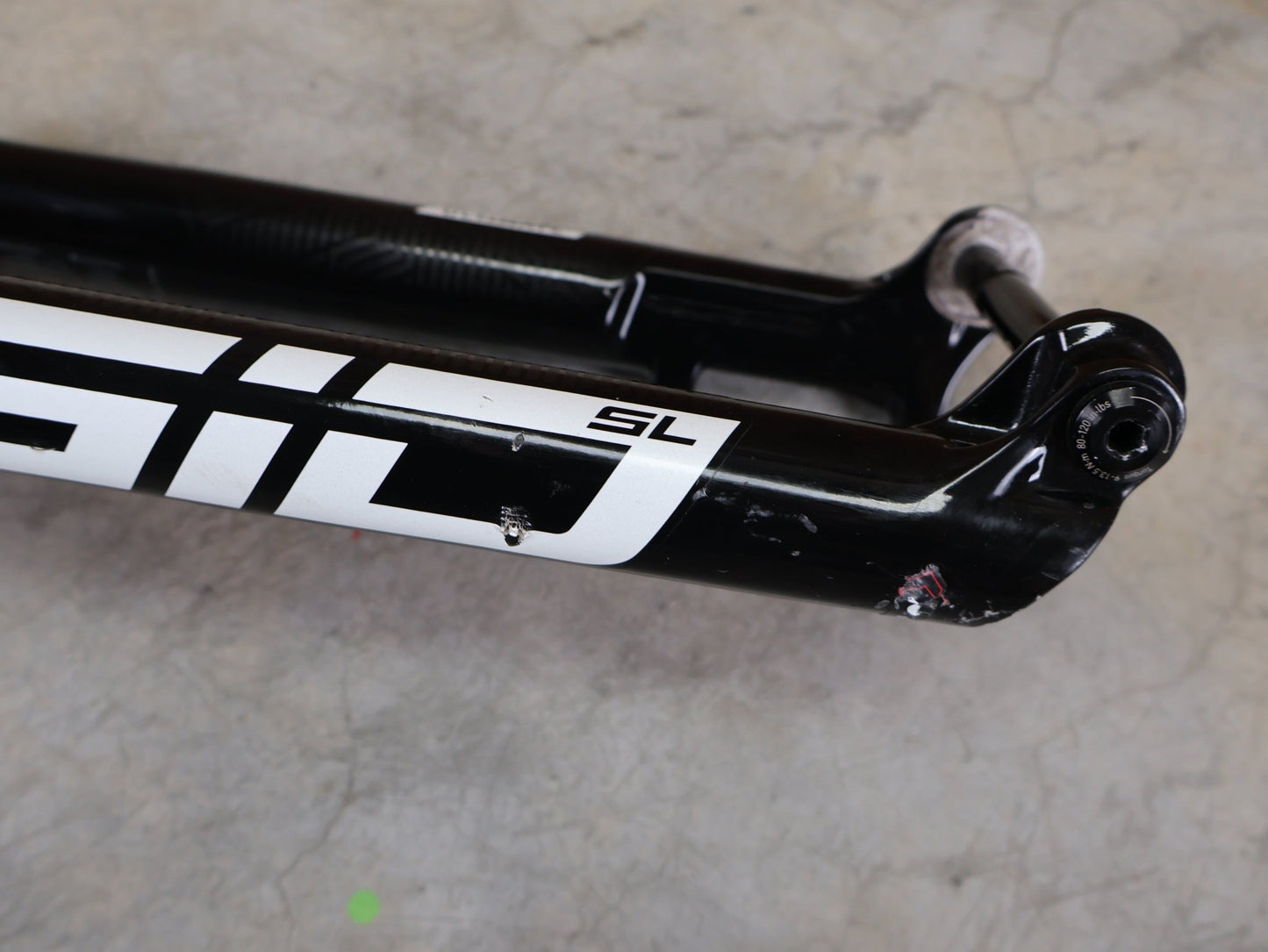 Federgabel von Rock Shox, ROCKSHOX SID SL ULTIMATE FLIGHT ATTENDANT 29" – 110 MM – 44 MM OFFSET – BOOST / SID GLOSS BLACK vor USEDBIKES - OB.DE Hintergrund