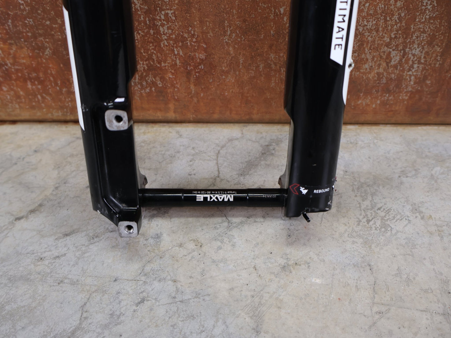 Federgabel von Rock Shox, ROCKSHOX SID SL ULTIMATE FLIGHT ATTENDANT 29" – 110 MM – 44 MM OFFSET – BOOST / SID GLOSS BLACK vor USEDBIKES - OB.DE Hintergrund