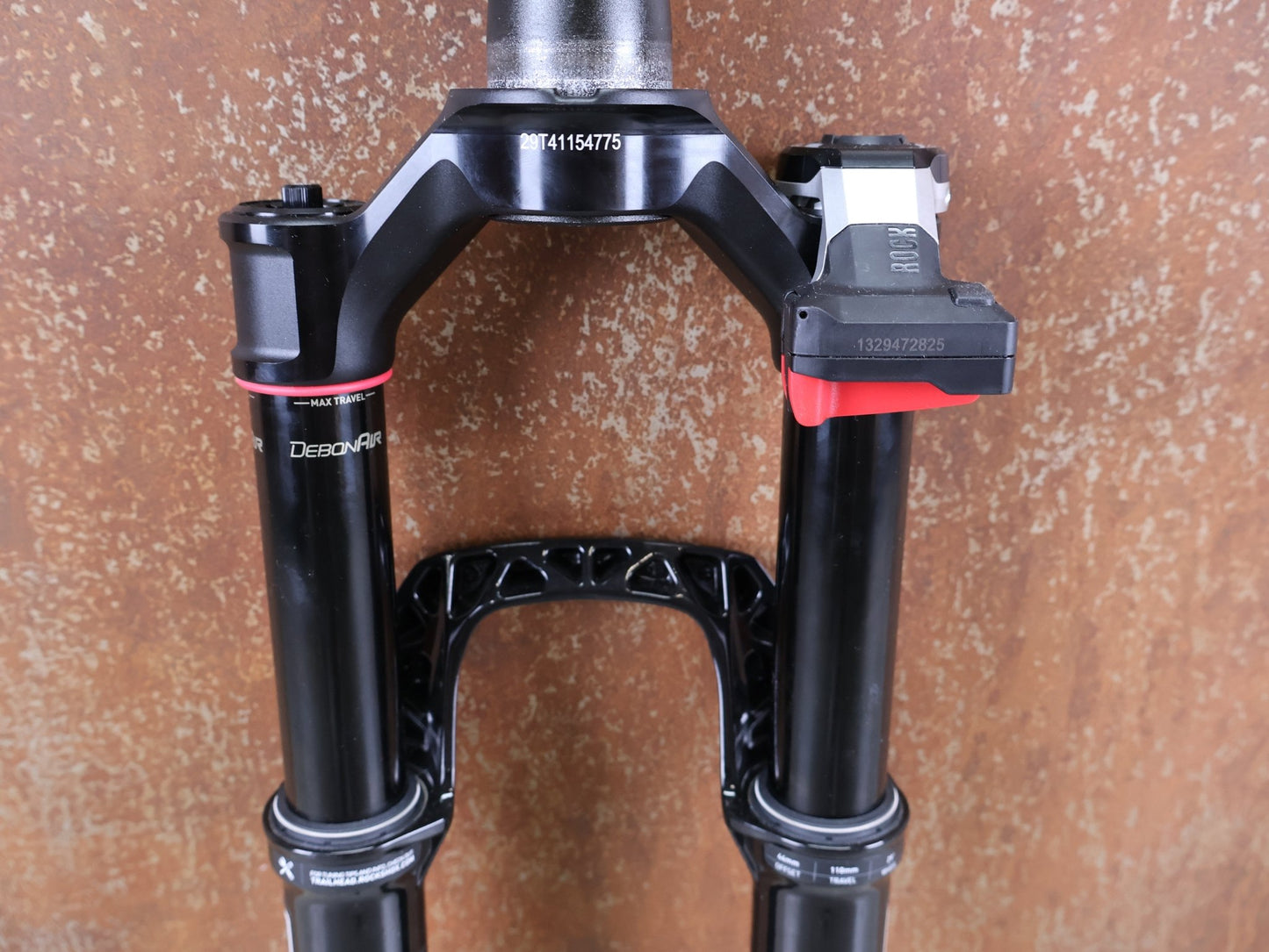 Federgabel von Rock Shox, ROCKSHOX SID SL ULTIMATE FLIGHT ATTENDANT 29" – 110 MM – 44 MM OFFSET – BOOST / SID GLOSS BLACK vor USEDBIKES - OB.DE Hintergrund