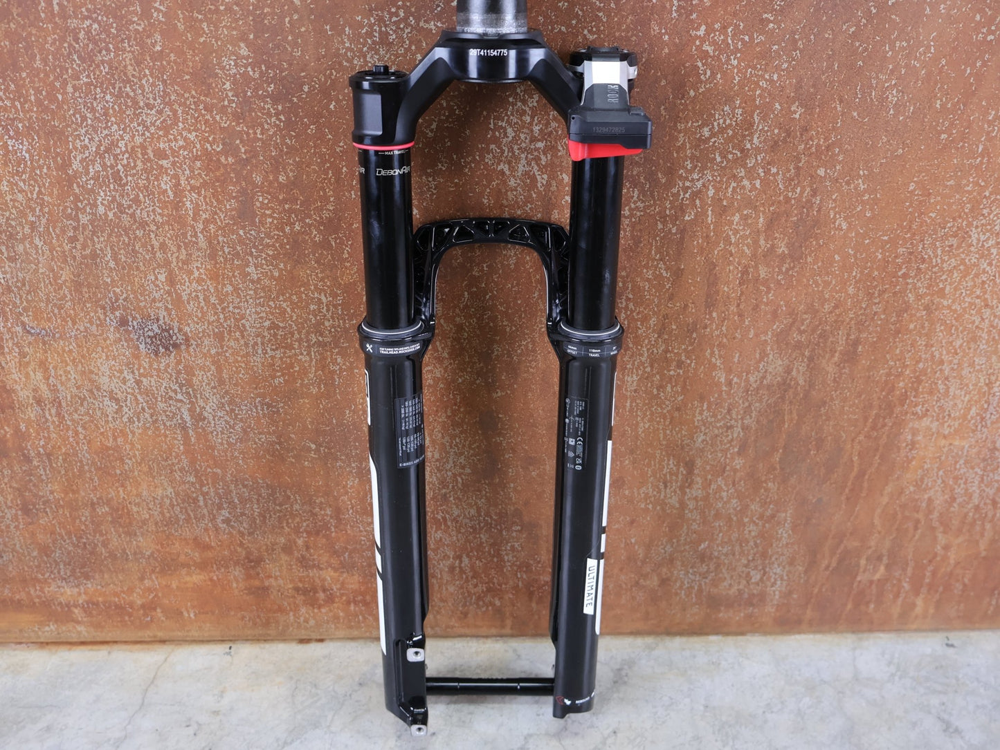 Federgabel von Rock Shox, ROCKSHOX SID SL ULTIMATE FLIGHT ATTENDANT 29" – 110 MM – 44 MM OFFSET – BOOST / SID GLOSS BLACK vor USEDBIKES - OB.DE Hintergrund