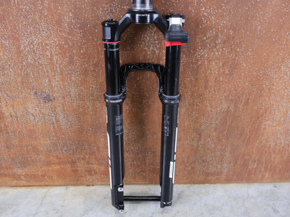 Federgabel von Rock Shox, ROCKSHOX SID SL ULTIMATE FLIGHT ATTENDANT 29" – 110 MM – 44 MM OFFSET – BOOST / SID GLOSS BLACK vor USEDBIKES - OB.DE Hintergrund