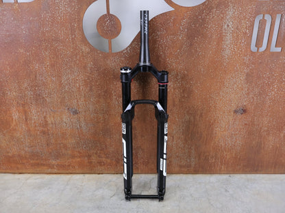 Federgabel von Rock Shox, ROCKSHOX SID SL ULTIMATE FLIGHT ATTENDANT 29" – 110 MM – 44 MM OFFSET – BOOST / SID GLOSS BLACK vor USEDBIKES - OB.DE Hintergrund