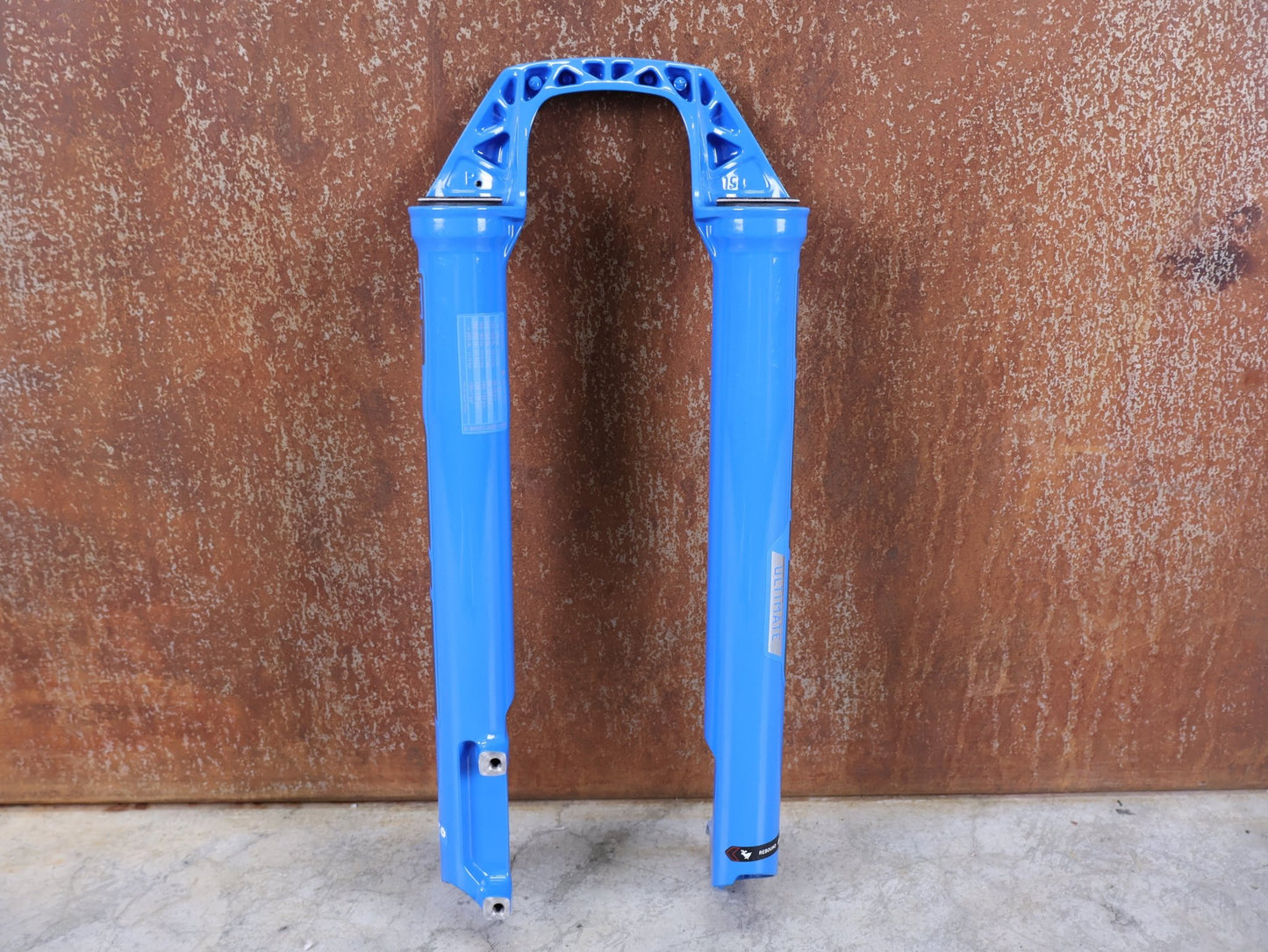 Federgabel von Rock Shox, ROCKSHOX SID SL / ULTIMATE LOWER LEG / 32 MM – 80–100 MM / BOOST / C1 (2021) / BLAU vor USEDBIKES - OB.DE Hintergrund