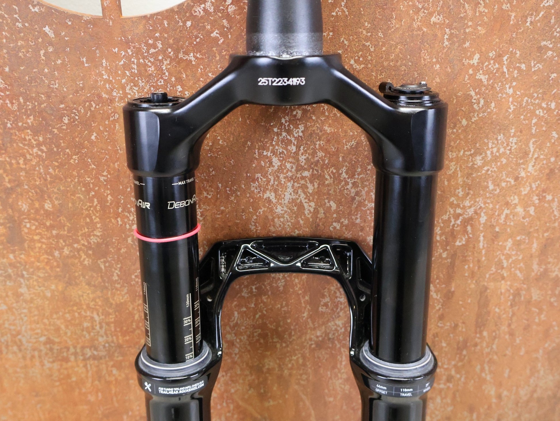 Federgabel von Rock Shox, ROCKSHOX – SID ULTIMATE / 29 / 110 MM / BOOST 15×110 / GLOSS BLACK / CHARGER RACE DAY vor USEDBIKES - OB.DE Hintergrund