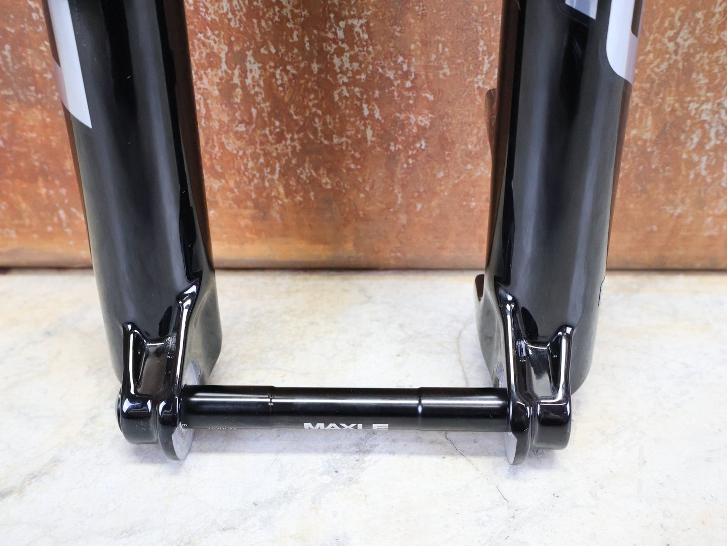 Federgabel von Rock Shox, ROCKSHOX – SID ULTIMATE / 29 / 110 MM / BOOST 15×110 / GLOSS BLACK / CHARGER RACE DAY vor USEDBIKES - OB.DE Hintergrund