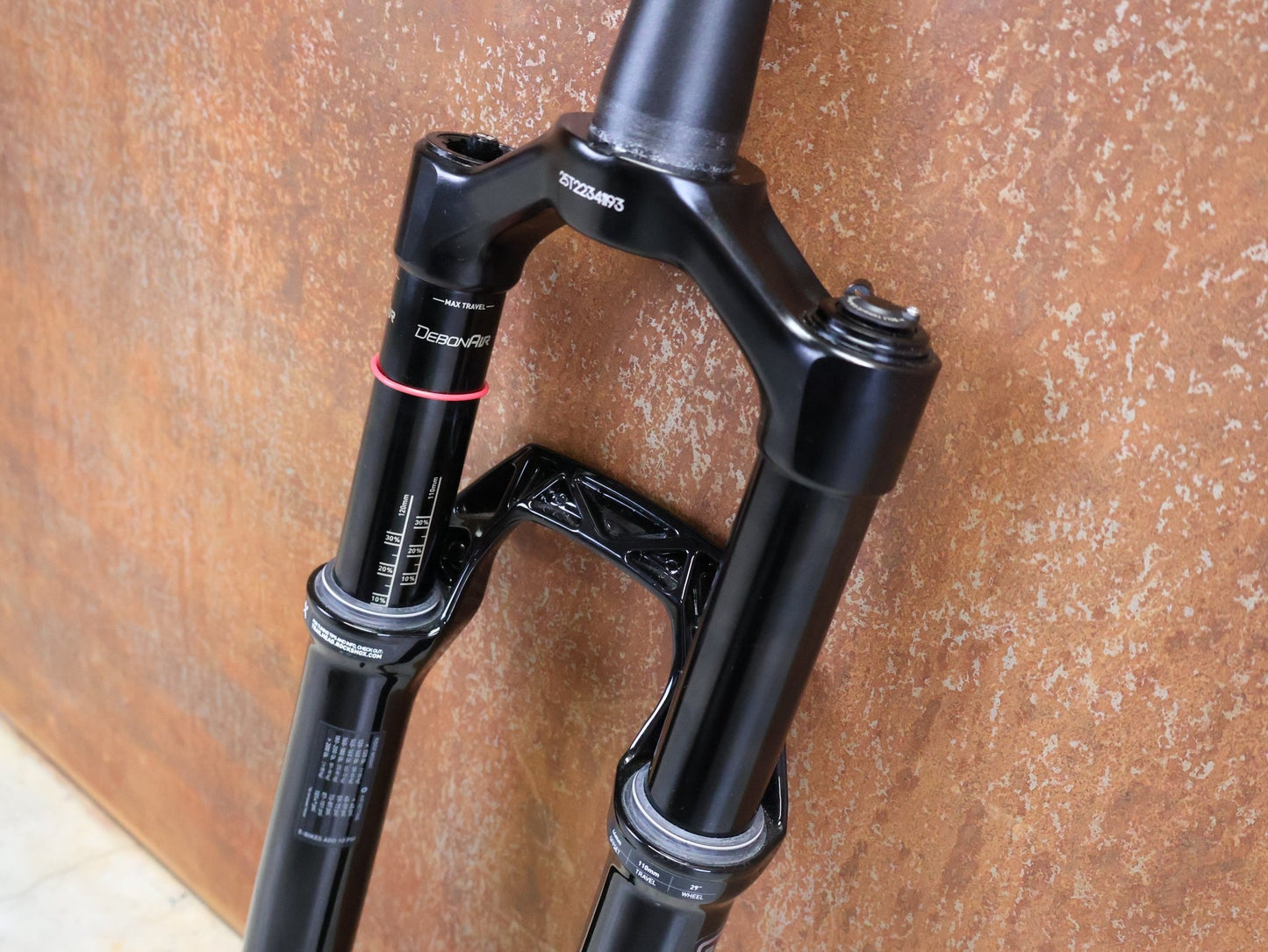 Federgabel von Rock Shox, ROCKSHOX – SID ULTIMATE / 29 / 110 MM / BOOST 15×110 / GLOSS BLACK / CHARGER RACE DAY vor USEDBIKES - OB.DE Hintergrund