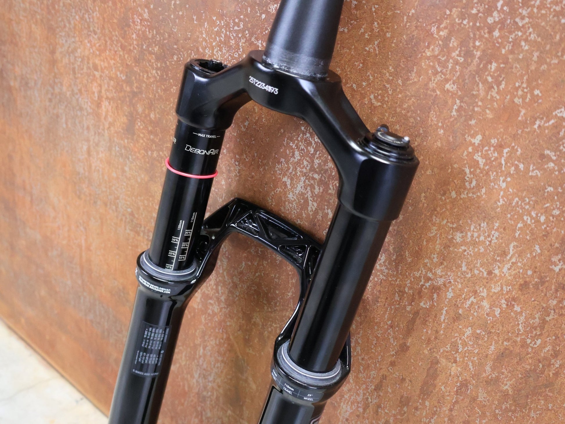 Federgabel von Rock Shox, ROCKSHOX – SID ULTIMATE / 29 / 110 MM / BOOST 15×110 / GLOSS BLACK / CHARGER RACE DAY vor USEDBIKES - OB.DE Hintergrund