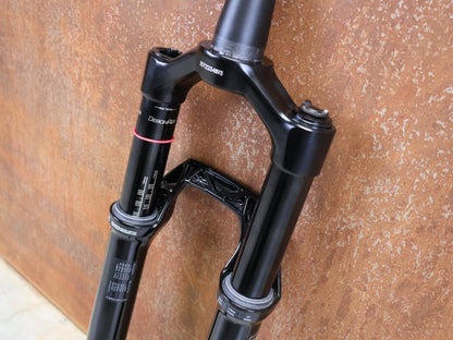 Federgabel von Rock Shox, ROCKSHOX – SID ULTIMATE / 29 / 110 MM / BOOST 15×110 / GLOSS BLACK / CHARGER RACE DAY vor USEDBIKES - OB.DE Hintergrund