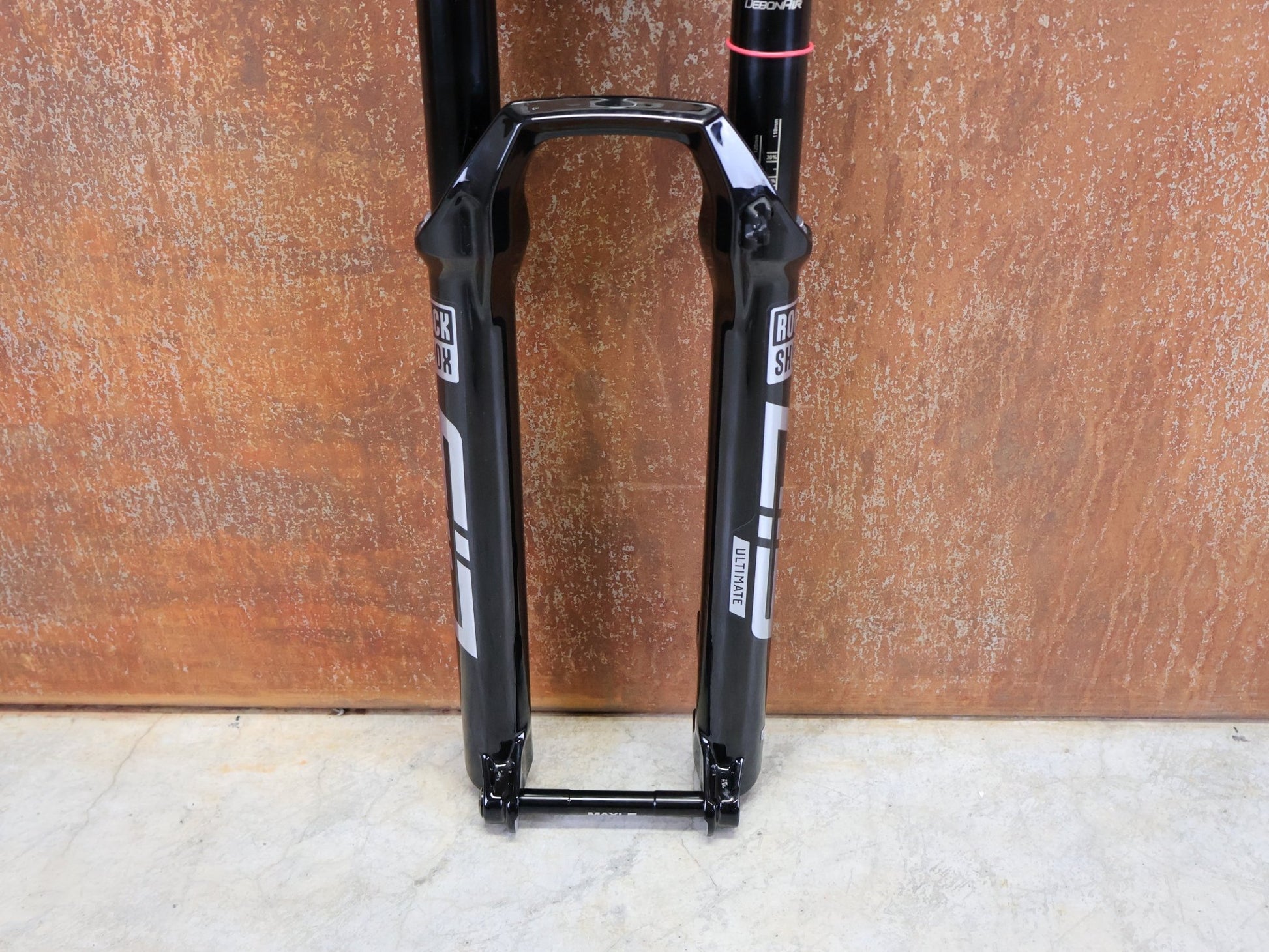 Federgabel von Rock Shox, ROCKSHOX – SID ULTIMATE / 29 / 110 MM / BOOST 15×110 / GLOSS BLACK / CHARGER RACE DAY vor USEDBIKES - OB.DE Hintergrund