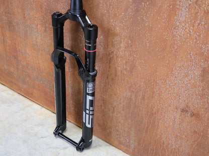 Federgabel von Rock Shox, ROCKSHOX – SID ULTIMATE / 29 / 110 MM / BOOST 15×110 / GLOSS BLACK / CHARGER RACE DAY vor USEDBIKES - OB.DE Hintergrund
