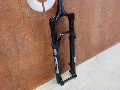 Federgabel von Rock Shox, ROCKSHOX – SID ULTIMATE / 29 / 110 MM / BOOST 15×110 / GLOSS BLACK / CHARGER RACE DAY vor USEDBIKES - OB.DE Hintergrund