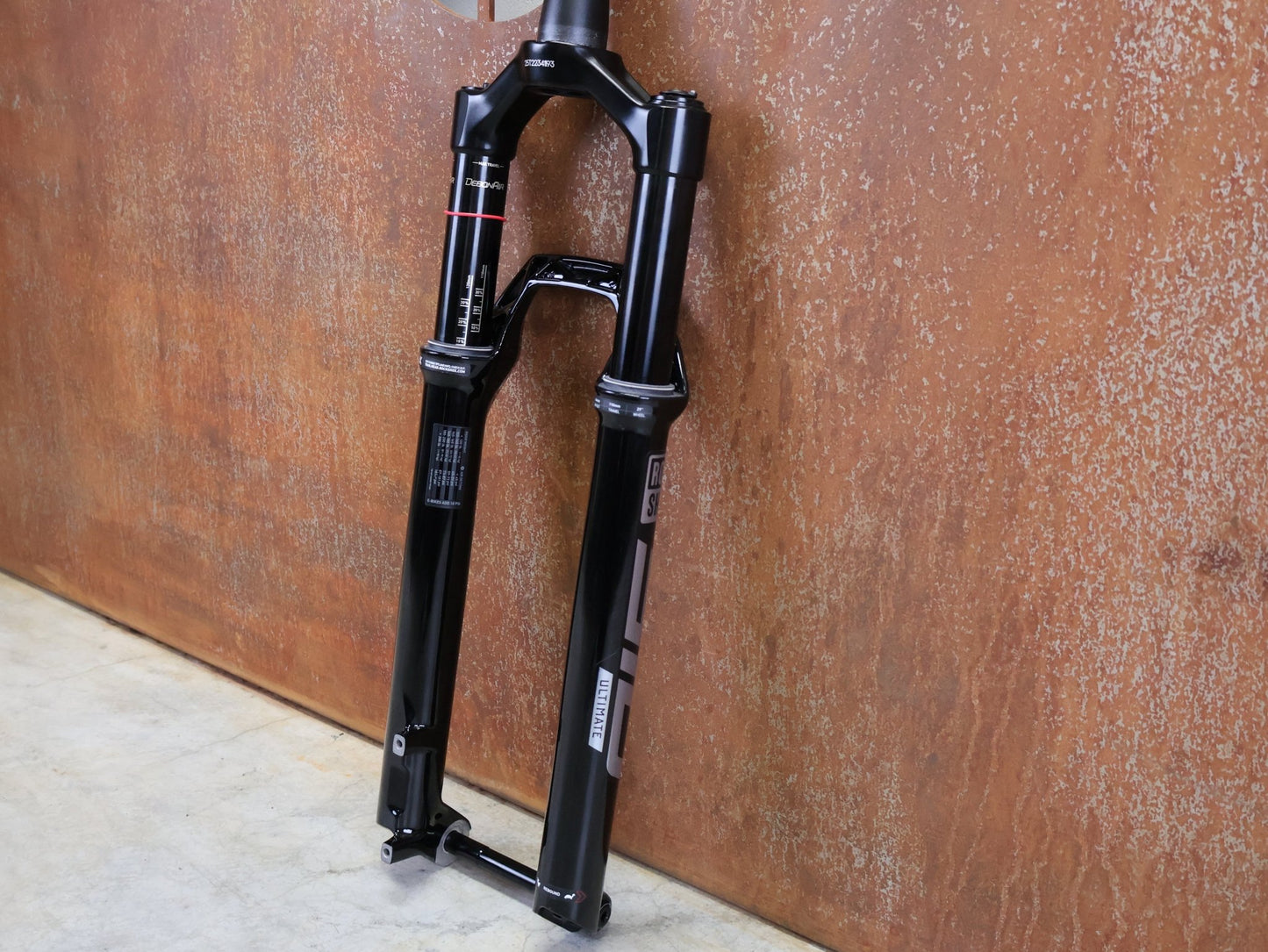 Federgabel von Rock Shox, ROCKSHOX – SID ULTIMATE / 29 / 110 MM / BOOST 15×110 / GLOSS BLACK / CHARGER RACE DAY vor USEDBIKES - OB.DE Hintergrund