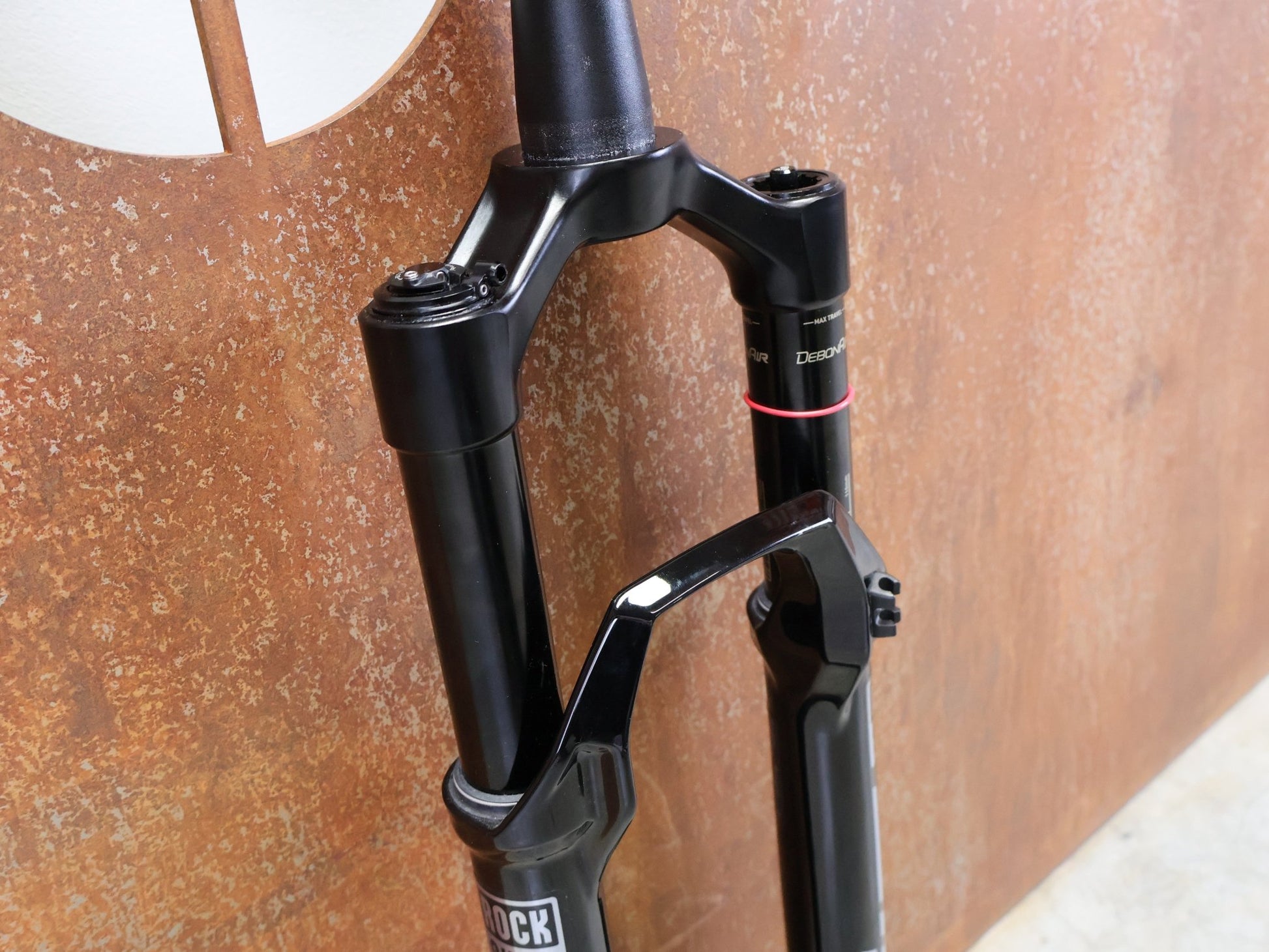 Federgabel von Rock Shox, ROCKSHOX – SID ULTIMATE / 29 / 110 MM / BOOST 15×110 / GLOSS BLACK / CHARGER RACE DAY vor USEDBIKES - OB.DE Hintergrund