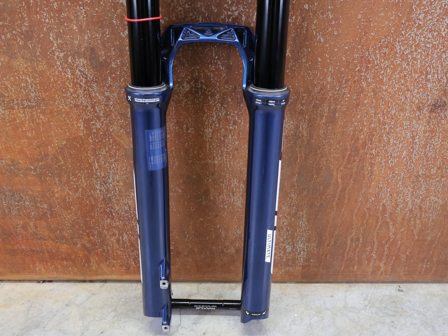 Federgabel von Rock Shox, ROCKSHOX – SID ULTIMATE 3P / 29 / 120 MM / BOOST 15×110 / BLUE CRUSH / RACE DAY 2 vor USEDBIKES - OB.DE Hintergrund