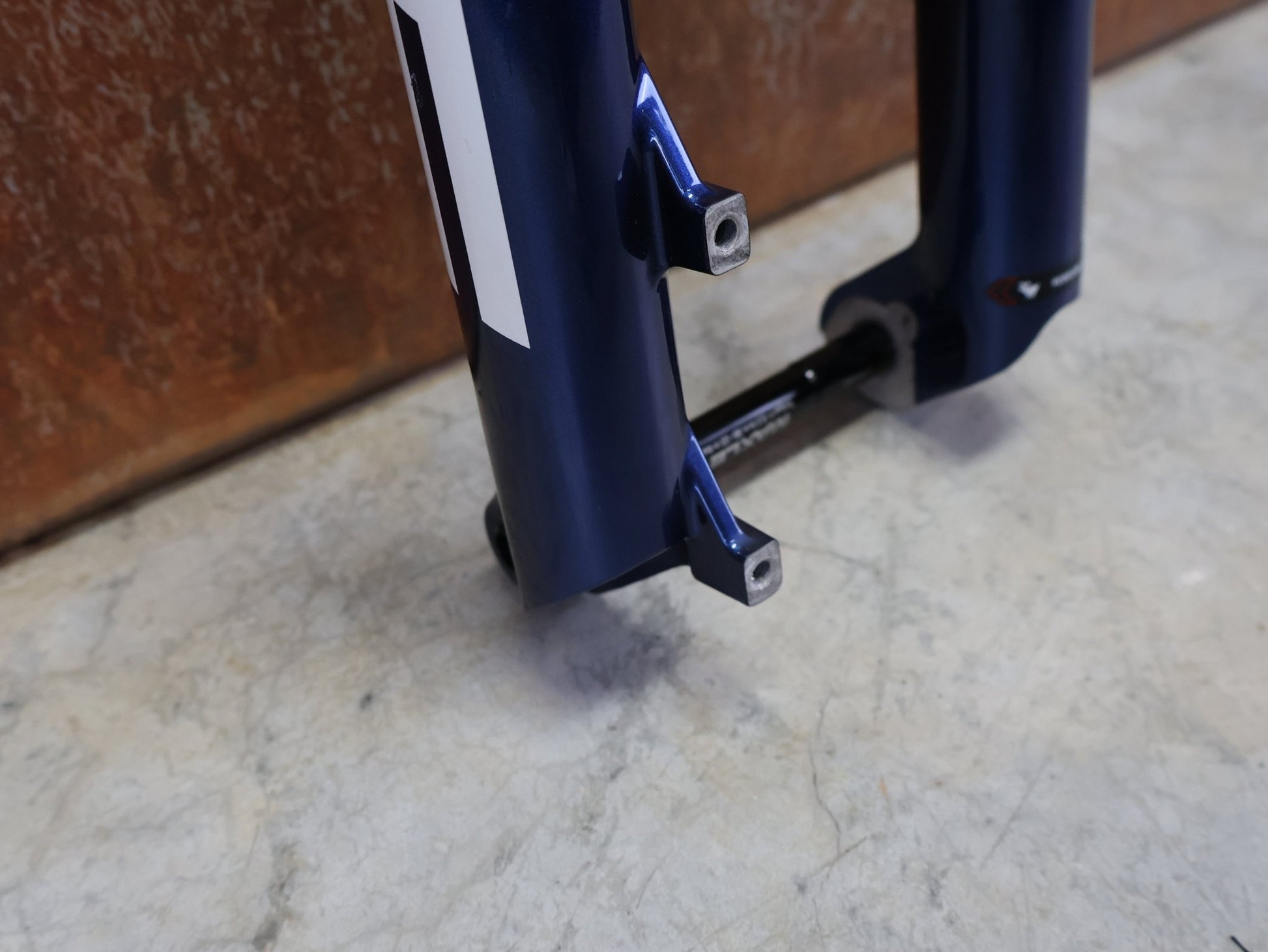 Federgabel von Rock Shox, ROCKSHOX – SID ULTIMATE 3P / 29 / 120 MM / BOOST 15×110 / BLUE CRUSH / RACE DAY 2 vor USEDBIKES - OB.DE Hintergrund