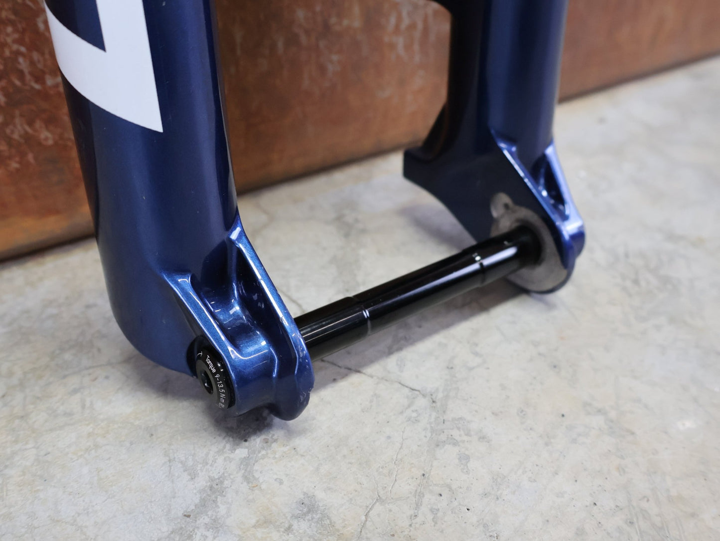 Federgabel von Rock Shox, ROCKSHOX – SID ULTIMATE 3P / 29 / 120 MM / BOOST 15×110 / BLUE CRUSH / RACE DAY 2 vor USEDBIKES - OB.DE Hintergrund