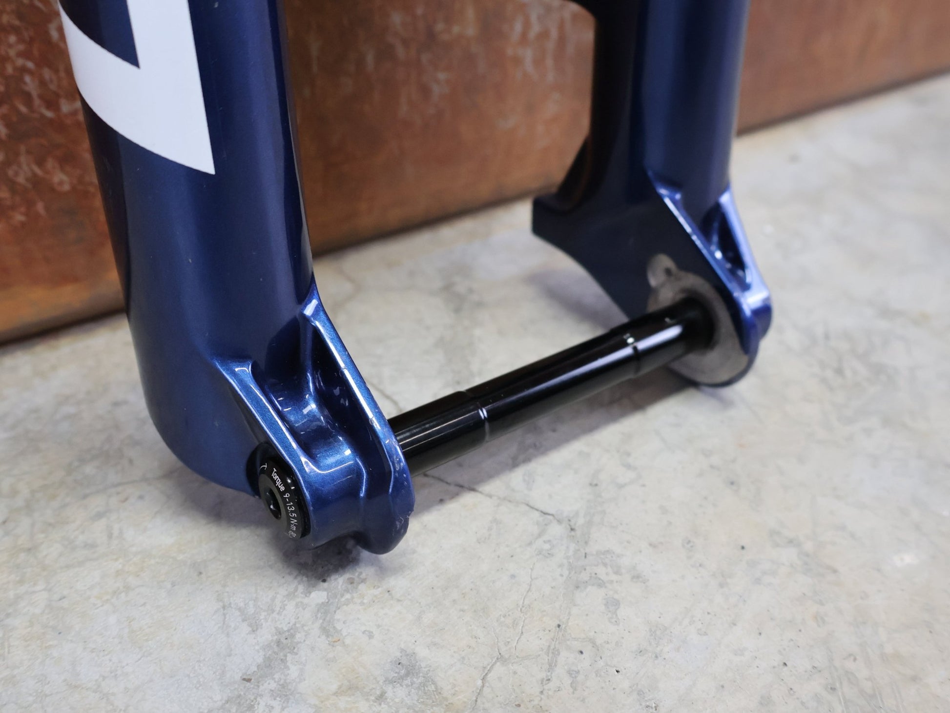 Federgabel von Rock Shox, ROCKSHOX – SID ULTIMATE 3P / 29 / 120 MM / BOOST 15×110 / BLUE CRUSH / RACE DAY 2 vor USEDBIKES - OB.DE Hintergrund