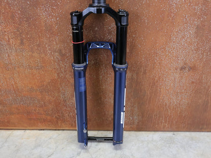 Federgabel von Rock Shox, ROCKSHOX – SID ULTIMATE 3P / 29 / 120 MM / BOOST 15×110 / BLUE CRUSH / RACE DAY 2 vor USEDBIKES - OB.DE Hintergrund