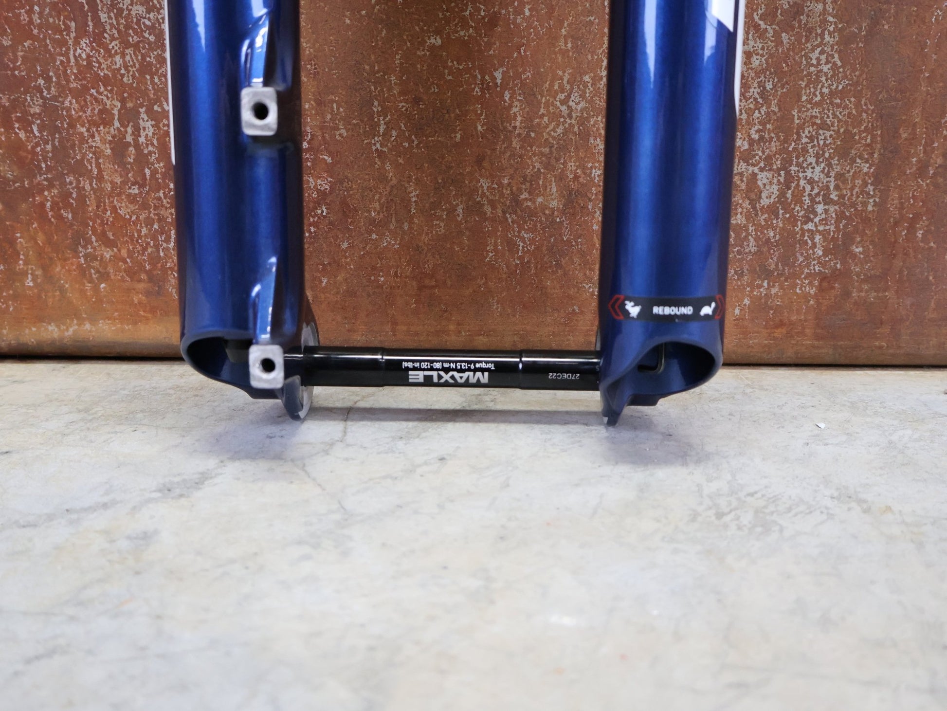 Federgabel von Rock Shox, ROCKSHOX – SID ULTIMATE 3P / 29 / 120 MM / BOOST 15×110 / BLUE CRUSH / RACE DAY 2 vor USEDBIKES - OB.DE Hintergrund
