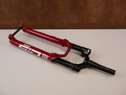 Federgabel von Rock Shox, ROCKSHOX SID ULTIMATE FLIGHT ATTENDANT FEDERGABEL 110 MM / RED vor USEDBIKES-OB.DE Hintergrund