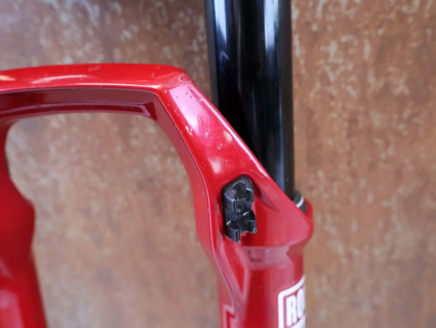 Federgabel von Rock Shox, ROCKSHOX SID ULTIMATE FLIGHT ATTENDANT FEDERGABEL 110 MM / RED vor USEDBIKES-OB.DE Hintergrund