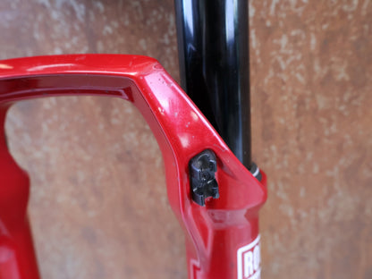 Federgabel von Rock Shox, ROCKSHOX SID ULTIMATE FLIGHT ATTENDANT FEDERGABEL 110 MM / RED vor USEDBIKES-OB.DE Hintergrund