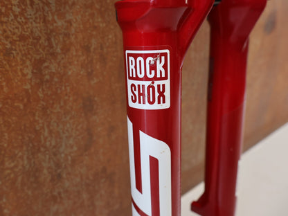 Federgabel von Rock Shox, ROCKSHOX SID ULTIMATE FLIGHT ATTENDANT FEDERGABEL 110 MM / RED vor USEDBIKES-OB.DE Hintergrund