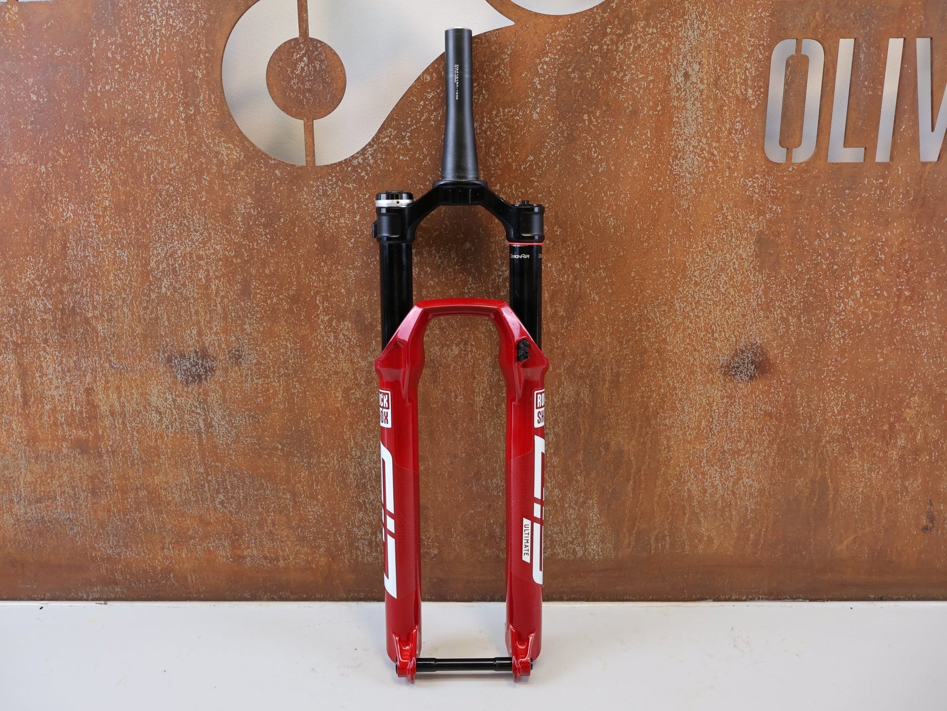 Federgabel von Rock Shox, ROCKSHOX SID ULTIMATE FLIGHT ATTENDANT FEDERGABEL 110 MM / RED vor USEDBIKES-OB.DE Hintergrund