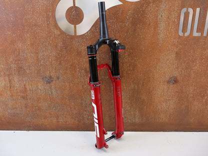 Federgabel von Rock Shox, ROCKSHOX SID ULTIMATE FLIGHT ATTENDANT FEDERGABEL 110 MM / RED vor USEDBIKES-OB.DE Hintergrund