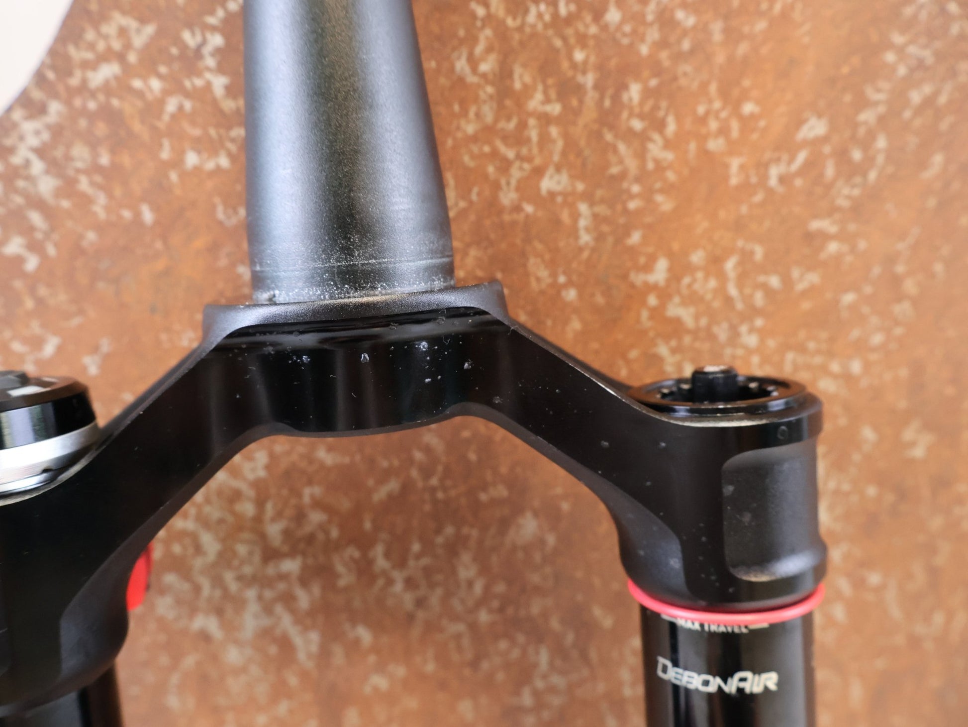 Federgabel von Rock Shox, ROCKSHOX SID ULTIMATE FLIGHT ATTENDANT FEDERGABEL 110 MM / RED vor USEDBIKES-OB.DE Hintergrund