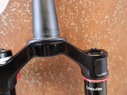 Federgabel von Rock Shox, ROCKSHOX SID ULTIMATE FLIGHT ATTENDANT FEDERGABEL 110 MM / RED vor USEDBIKES-OB.DE Hintergrund