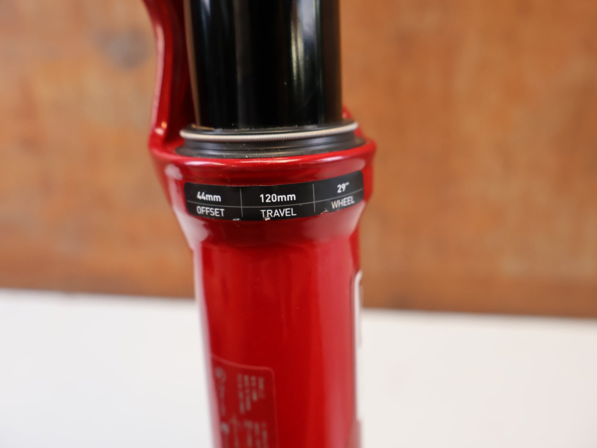 Federgabel von Rock Shox, ROCKSHOX SID ULTIMATE FLIGHT ATTENDANT FEDERGABEL 110 MM / RED vor USEDBIKES-OB.DE Hintergrund