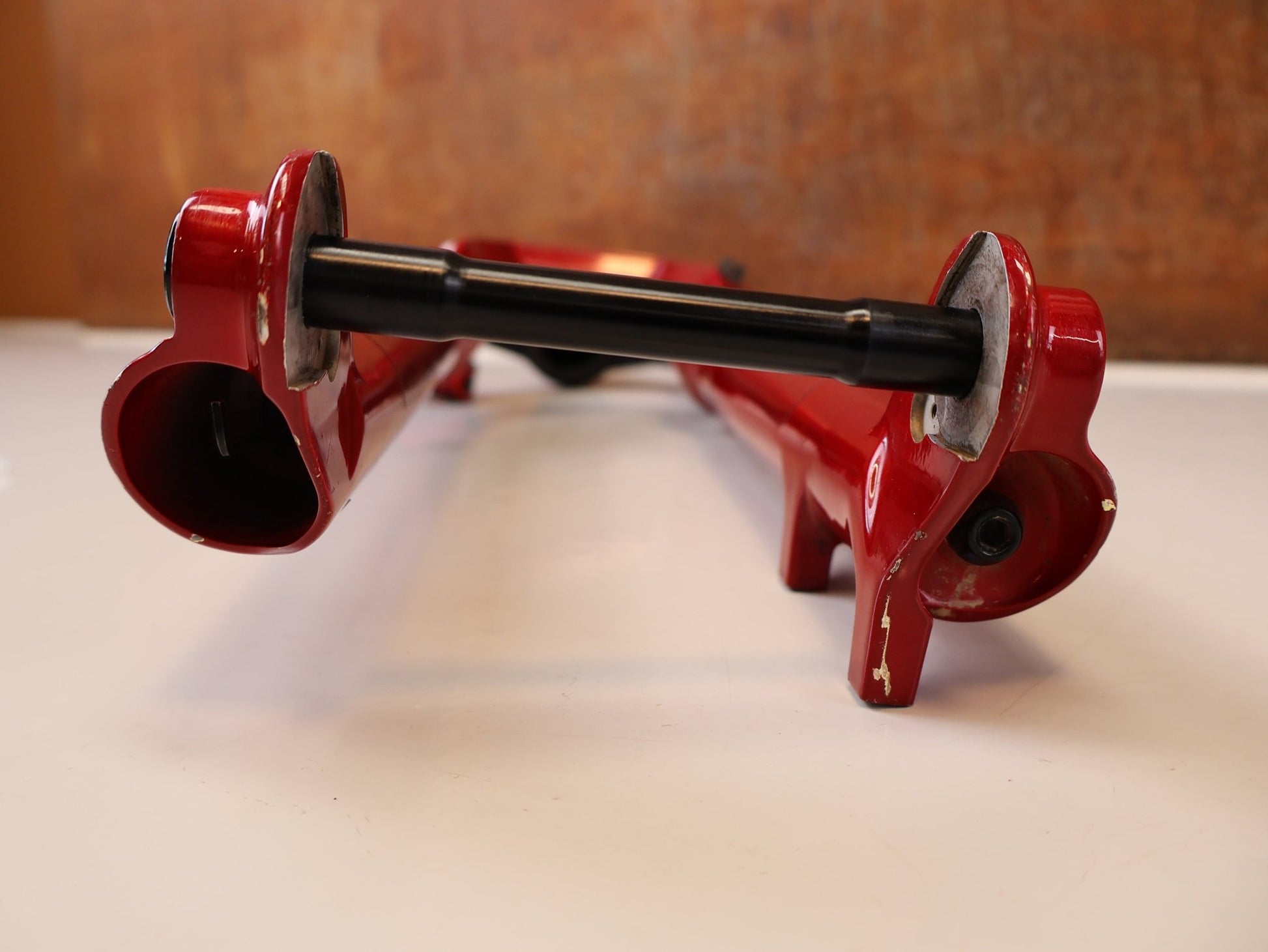Federgabel von Rock Shox, ROCKSHOX SID ULTIMATE FLIGHT ATTENDANT FEDERGABEL 110 MM / RED vor USEDBIKES-OB.DE Hintergrund