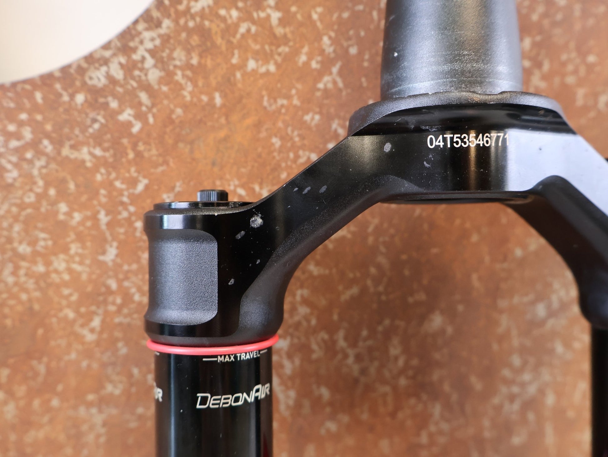 Federgabel von Rock Shox, ROCKSHOX SID ULTIMATE FLIGHT ATTENDANT FEDERGABEL 110 MM / RED vor USEDBIKES-OB.DE Hintergrund