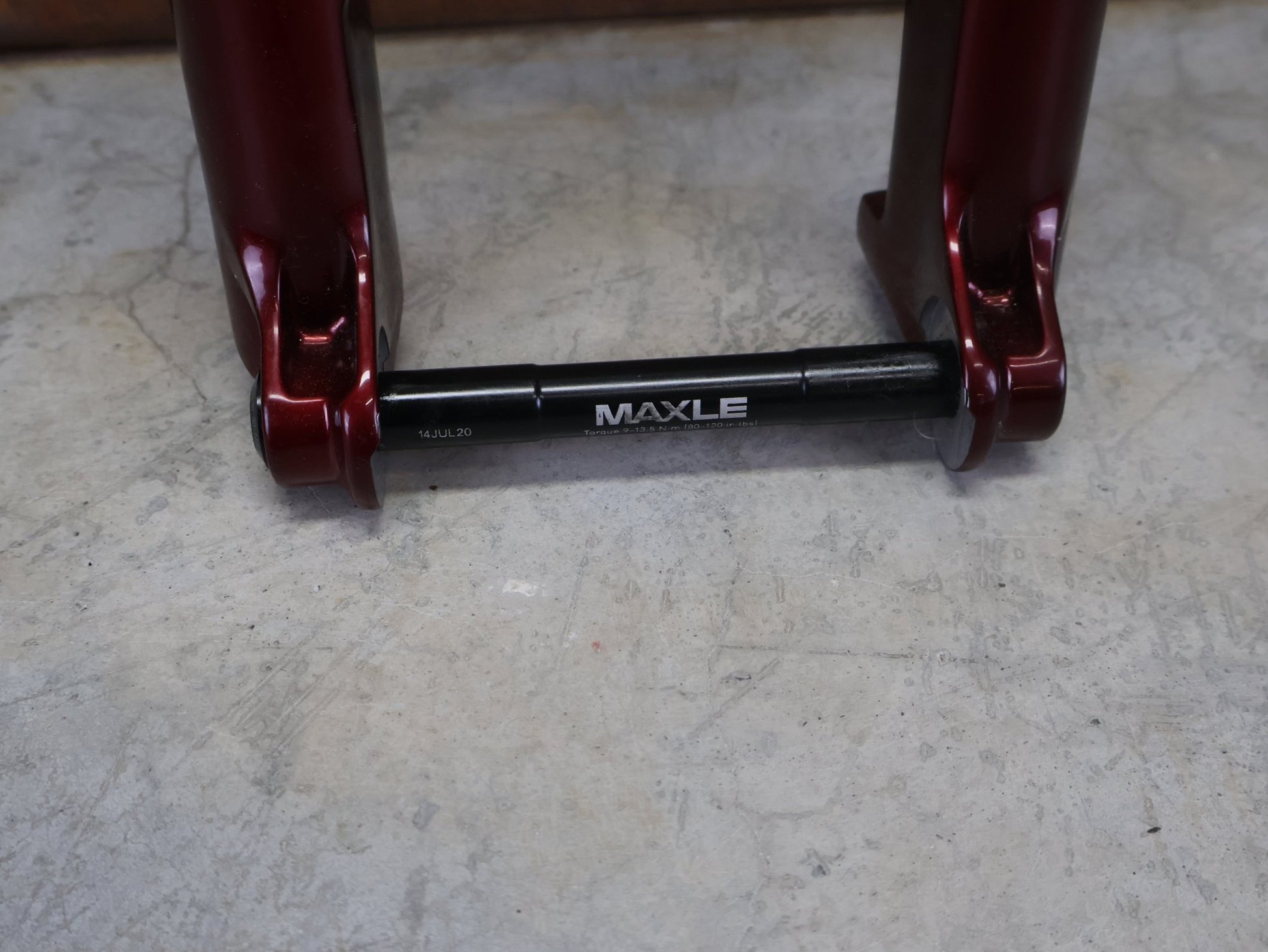 Federgabel von Rock Shox, ROCKSHOX SID ULTIMATE SL BRAIN / 29" / 100MM / BOOST / ROT vor USEDBIKES - OB.DE Hintergrund