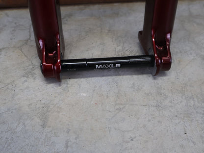 Federgabel von Rock Shox, ROCKSHOX SID ULTIMATE SL BRAIN / 29" / 100MM / BOOST / ROT vor USEDBIKES - OB.DE Hintergrund