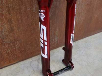 Federgabel von Rock Shox, ROCKSHOX SID ULTIMATE SL BRAIN / 29" / 100MM / BOOST / ROT vor USEDBIKES - OB.DE Hintergrund