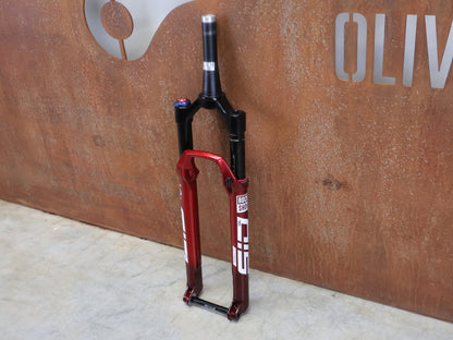 Federgabel von Rock Shox, ROCKSHOX SID ULTIMATE SL BRAIN / 29" / 100MM / BOOST / ROT vor USEDBIKES - OB.DE Hintergrund