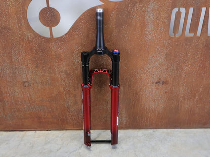 Federgabel von Rock Shox, ROCKSHOX SID ULTIMATE SL BRAIN / 29" / 100MM / BOOST / ROT vor USEDBIKES - OB.DE Hintergrund
