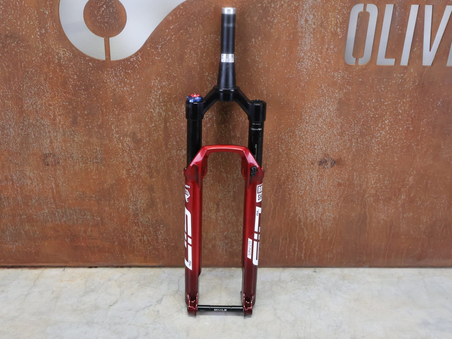 Federgabel von Rock Shox, ROCKSHOX SID ULTIMATE SL BRAIN / 29" / 100MM / BOOST / ROT vor USEDBIKES - OB.DE Hintergrund