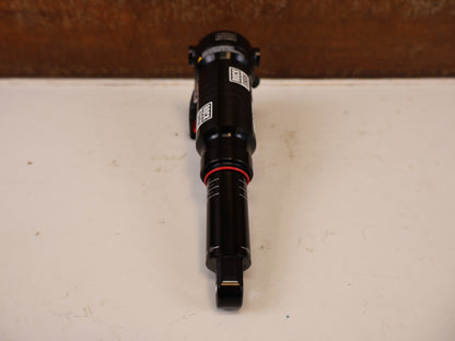 Federgabel von Rock Shox, ROCKSHOX SIDLUXE ULTIMATE FLIGHT ATTENDANT DÄMPFER / 185X50 TRUNNION XC vor USEDBIKES-OB.DE Hintergrund