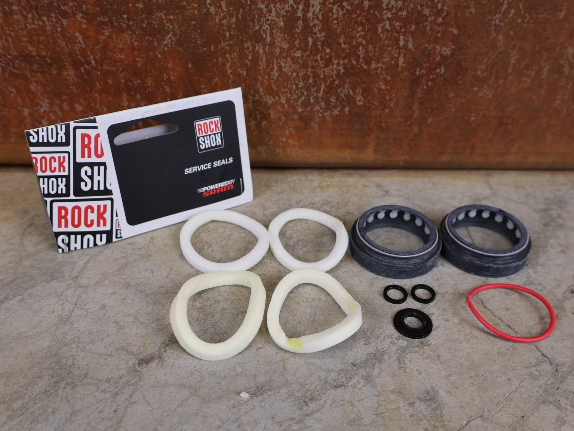 Zubehör von Rock Shox, ROCKSHOX – STAUBABSTREIFER UPGRADE KIT / 35 MM FLANGELESS (00.4318.045.004) vor USEDBIKES - OB.DE Hintergrund