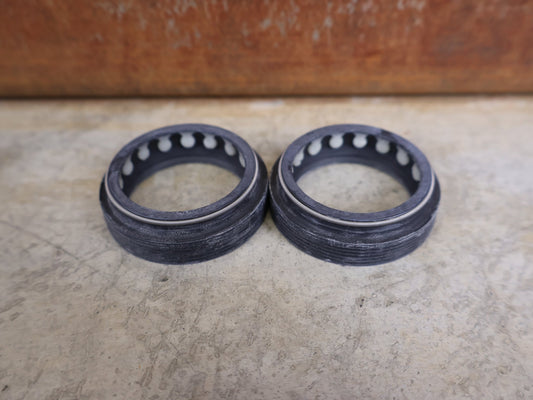 Zubehör von Rock Shox, ROCKSHOX – STAUBABSTREIFER UPGRADE KIT / 35 MM FLANGELESS (00.4318.045.004) vor USEDBIKES - OB.DE Hintergrund