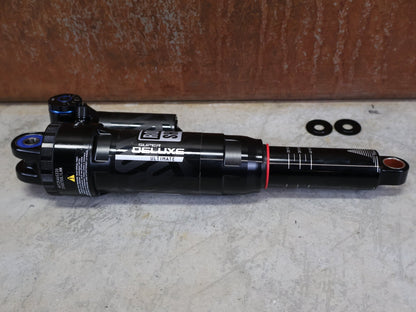 Federgabel & Dämpfer von Rock Shox, ROCKSHOX SUPER DELUXE ULTIMATE DH DÄMPFER 250X75 MM – DEBONAIR vor USEDBIKES - OB.DE Hintergrund